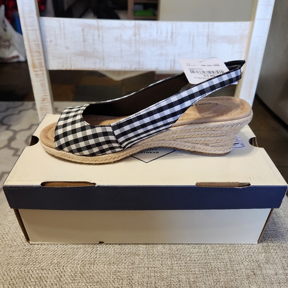 St. John's bay black wedges. Size 6.5 W. - Picture 2 of 8